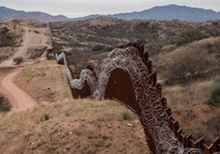 Lầu Năm Góc chi 1 tỷ USD xây tường biên giới Mexico