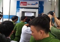 Ba người Trung Quốc bị khởi tố vì trộm mật khẩu ATM rút tiền