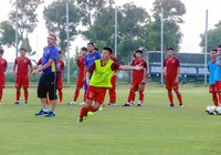 ‘Phù thủy trắng’ Troussier và những chiêu lạ trên tuyển trẻ VN
