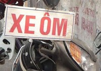 Tài xế xe ôm xách dao chém đồng nghiệp vì giành khách