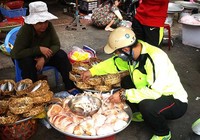 Infographic: Điều chưa biết về đùi gà Mỹ 7.000 đồng/kg
