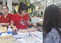 Sếp mua heo vàng lì xì cho nhân viên ngày Thần tài