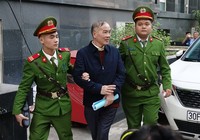 Ông Lê Nam Trà khai gì về 'thùng hoa quả' 2 triệu USD?