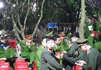 Tung hơn 2.000 cảnh sát rải khắp đền Trần trước giờ khai ấn