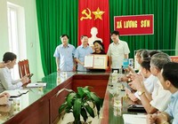Chủ tịch tỉnh Thanh Hóa tặng bằng khen cụ bà xin thoát nghèo