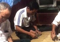 Bí thư, phó chủ tịch xã bị tạm đình chỉ vì đánh bài ở công sở