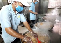Ban Quản lý An toàn thực phẩm TP.HCM 'soi' suất ăn nấu sẵn