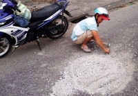 Người đàn ông đục bê tông trên đường chia sẻ việc mình làm