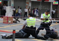 Hong Kong: 1 người biểu tình bị bắn vào ngực sáng nay