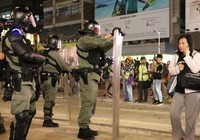 Hong Kong: Cảnh sát nới vòng vây, người biểu tình vẫn cố thủ