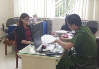 Nữ 'người hùng' Alibaba: Đập luôn xe cẩu này cho chị!