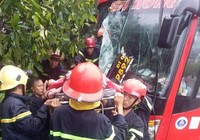 Tai nạn xe khách tại Bình Dương, hàng chục người kêu cứu