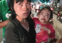 Người dân Bình Dương ngã 'sấp mặt' vì nhớt đổ trên đường