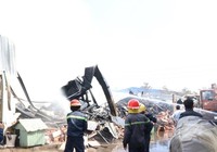 Hai công ty liền nhau ở Bình Dương cháy dữ dội