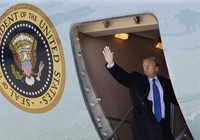 Tổng thống Trump lên chuyên cơ Không lực Một tới Việt Nam
