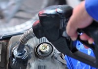 Phạt 2 cửa hàng xăng dầu 'có vấn đề' về chất lượng