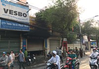 3 người mắc kẹt trong đám cháy tiệm túi xách