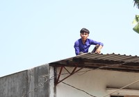 Cảnh sát nhiều giờ giải cứu thanh niên nghi ngáo đá