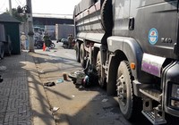 Người đàn ông bị xe ben kéo lê 5 m, tử vong tại chỗ