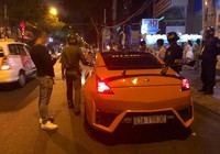 Tài xế thủ dao gần nửa mét lái siêu xe dạo phố quận 1