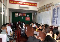 Công an đột kích quán bar ở Tân Phú, trăm người tháo chạy
