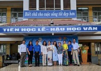 'Từ nay con có xe để tự đi học rồi'