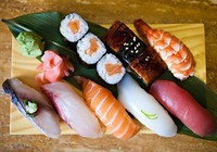 Mối nguy hiểm có thể gặp khi ăn sushi cá sống