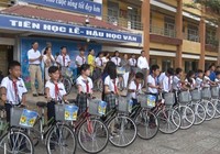 Trao 20 xe đạp cho học sinh nghèo ở Bình Chánh