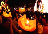 Hàng nghìn người thả hoa đăng trên kênh Nhiêu Lộc - Thị Nghè