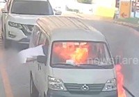 Xe bốc cháy khi đổ xăng, người đàn ông thoát chết gang tấc