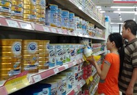 Người Việt tăng chi tiền mua sữa ngoại