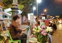 Hoa sen, chim phóng sinh... tăng giá mạnh dịp Rằm tháng giêng