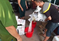 Bắt 1 tấn bột bánh làm trung thu, hơn 3000 bánh ngọt nhập lậu