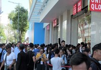Cận cảnh Uniqlo 'vỡ trận' ngày khai trương tại Việt Nam