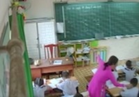 Buộc thôi việc cô giáo đánh, véo tai học sinh ở TP.HCM