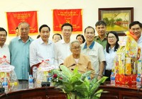 Trưởng Ban Tuyên giáo Trung ương tặng quà tết tại Đồng Nai