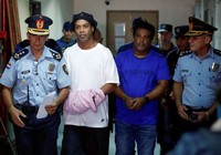 Anh em Ronaldinho tiếp tục bị giam giữ tại Paraguay