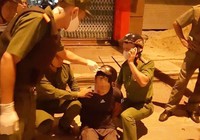 Nửa đêm lên cơn tâm thần, dùng dao tấn công bạn đang ngủ