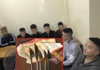 Triệu tập 7 thiếu niên cầm dao phóng lợn đánh nhau trên phố