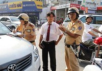Đặt tiền để không bị giam xe: Công an chưa cho