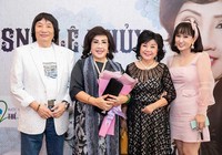 Cô đào Lệ Thủy dễ thương chân chất