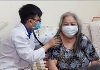 Đến tận nhà khám bệnh cho người cao tuổi