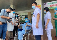 COVID-19: Tin vui từ 2 ca bệnh nặng