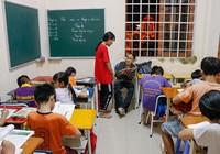 Cô Ba vé số và bục giảng về khuya