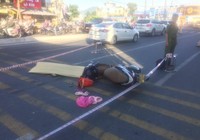 Xe ben chở đất gây tai nạn, 1 nữ công nhân tử vong