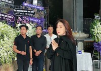 Bạch Tuyết, Lệ Thủy cùng đông đảo sao viếng NSND Huỳnh Nga