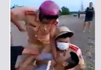 Tạm đình chỉ 1 CSGT đánh chửi người lái xe vi phạm