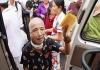 Bệnh nhân ung thư về quê trên 'Chuyến xe yêu thương'