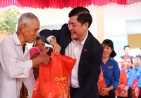 Bí thư Đắk Lắk thăm, chúc tết bệnh nhân nghèo
