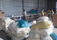 Bình Dương: 1 công ty gom hàng triệu găng tay y tế cũ để bán